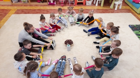 Jesienne zabawy z gumą sensoryczną