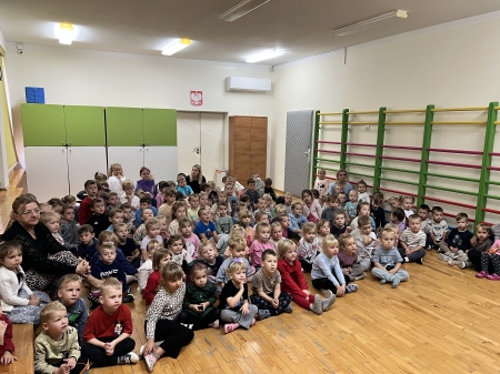 Przedstawienie '' Co nam w uszach gra''