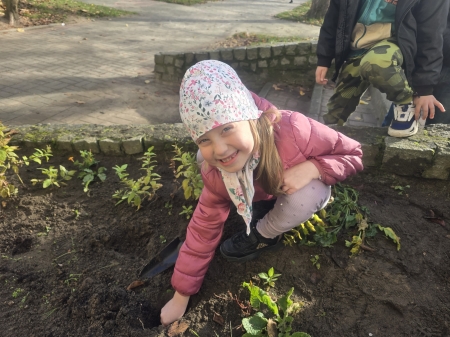 Marynarze sadzą kwiatki