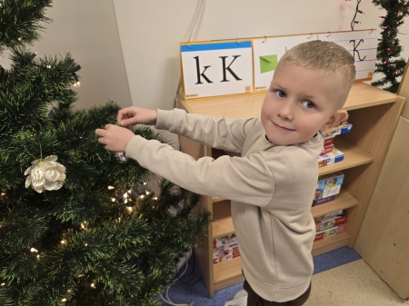 Marynarze ubierają choinkę