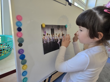 ''Dziecko w roli nauczyciela - uczymy się od siebie'' - Natalka małym nauczyciel...