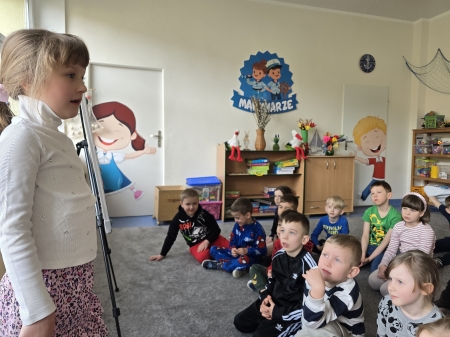 ''Dziecko w roli nauczyciela - uczymy się od siebie'' - Lila małym nauczycielem...