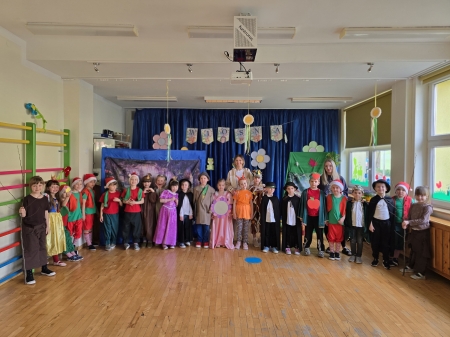 Przedstawienie dla rodziców ''Królewna Śnieżka i najbardziej zakręcone krasnolud...