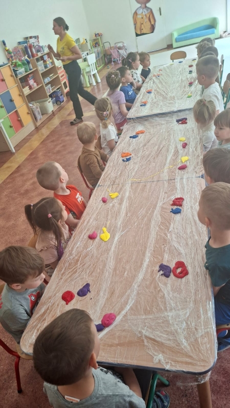 '' My klepiemy do rytmu rękami'' 